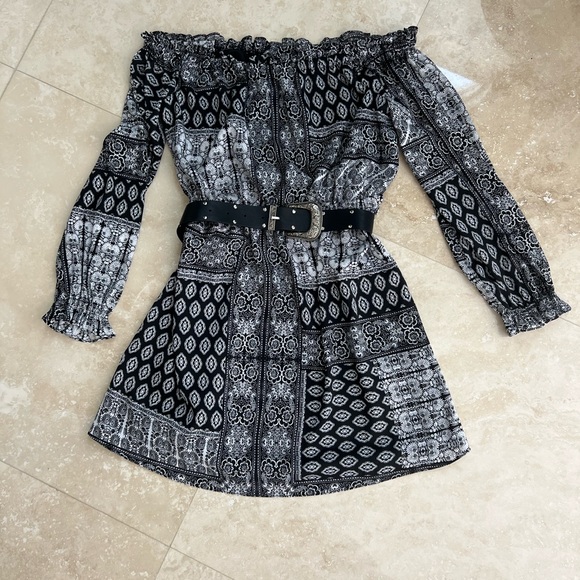 Guess off the shoulder dress - Picture 1 of 10